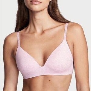 Victoria’s Secret T-Shirt Lightly Lined Wireless Light Pink Silver Glitter Bra